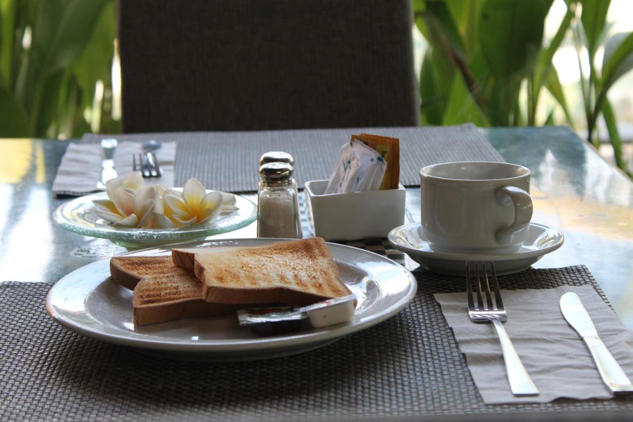 Adi Dharma Hotel Legian Екстер'єр фото