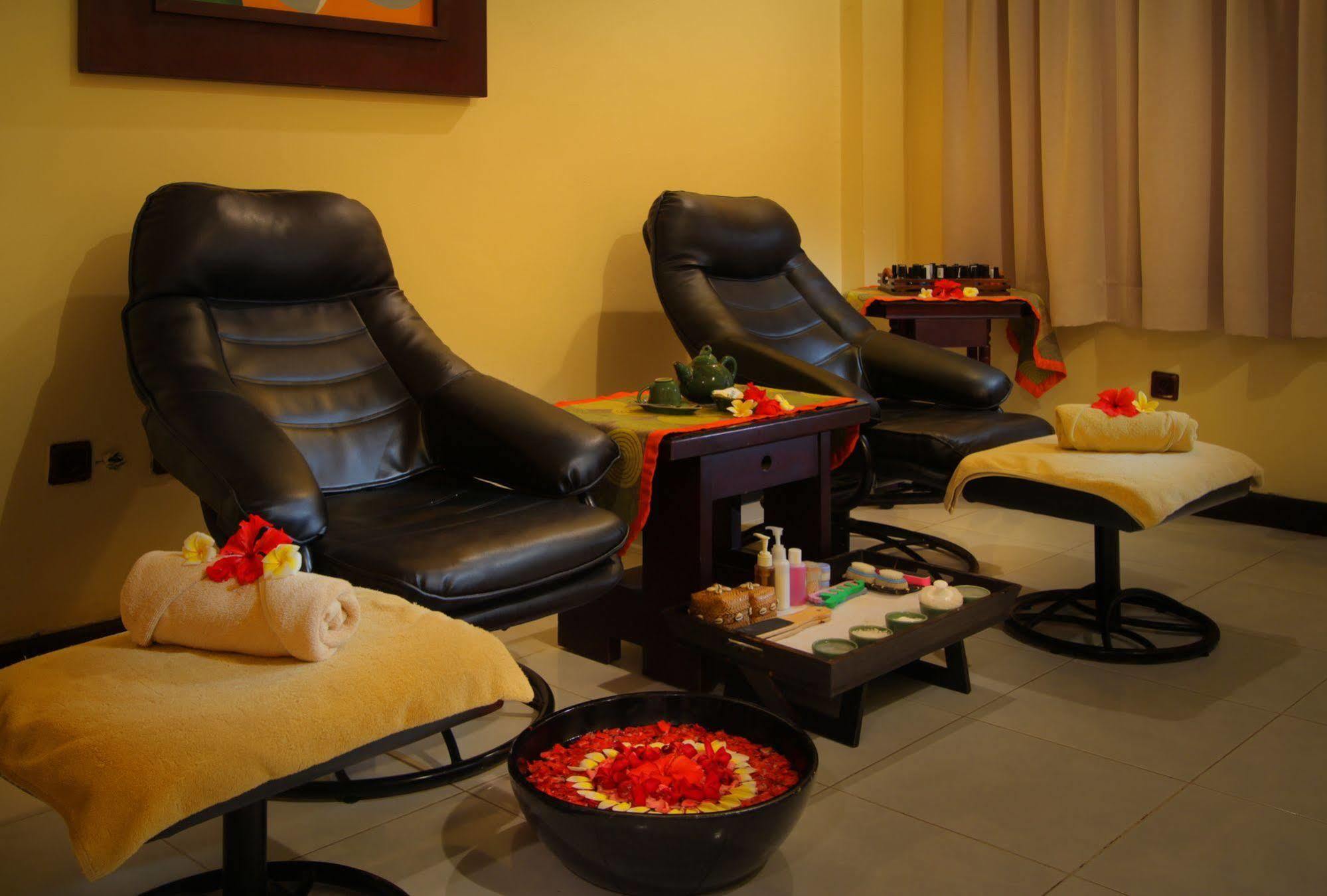 Adi Dharma Hotel Legian Екстер'єр фото