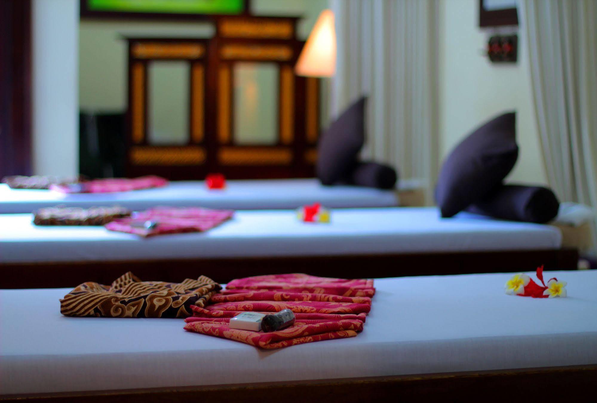 Adi Dharma Hotel Legian Екстер'єр фото